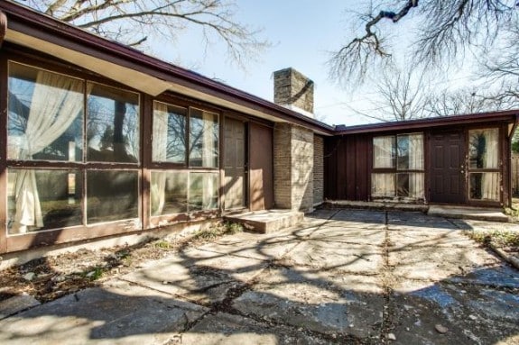 2604-Andrea-Backyard-575x383