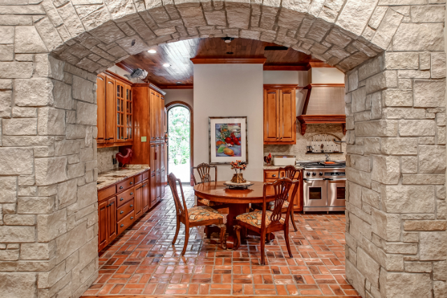 2617-Colonial-Parkway-2
