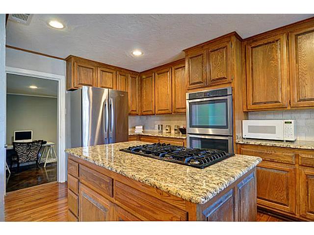 2644-W-Seminary-kitchen-1