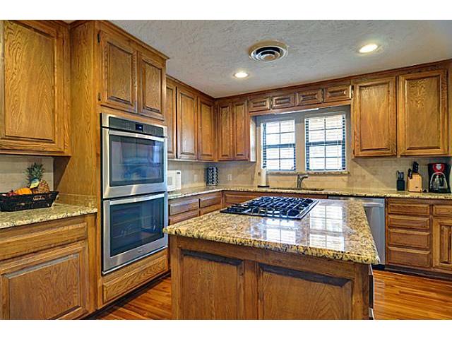 2644-W-Seminary-kitchen-1