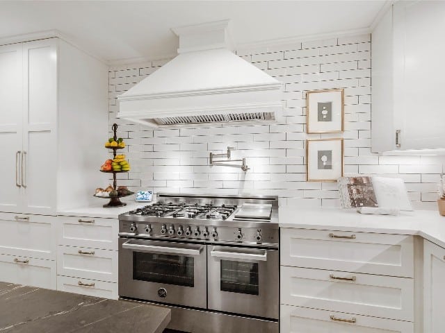 DD194ED8-4C74-43D4-B041-A32825E944BE