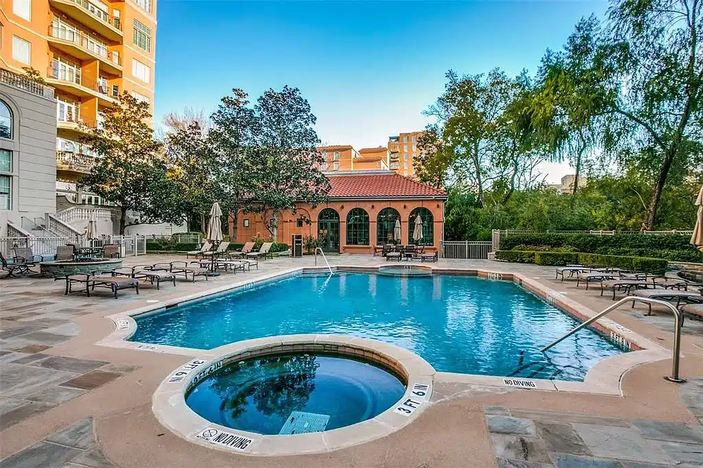 2828-Hood-Street-No-1202-4