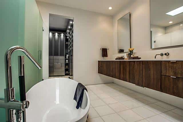 2843-Lee-Street-master-bath