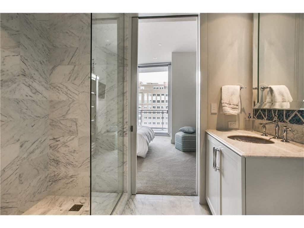 2900-McKinnon-2901-guest-bath-1024x768