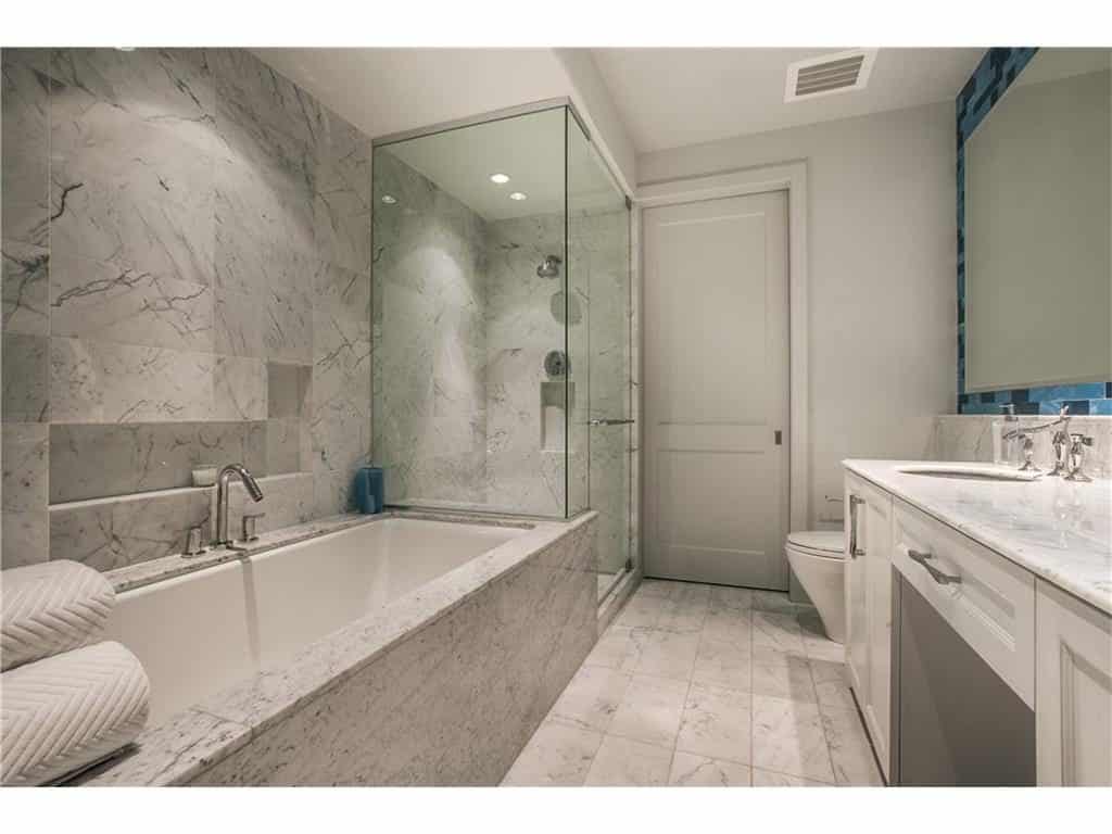 2900-McKinnon-2901-guest-bath-2-1024x768