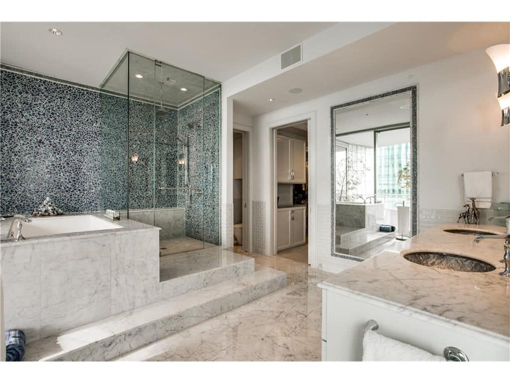 2900-McKinnon-2901-master-bath-1-1024x768