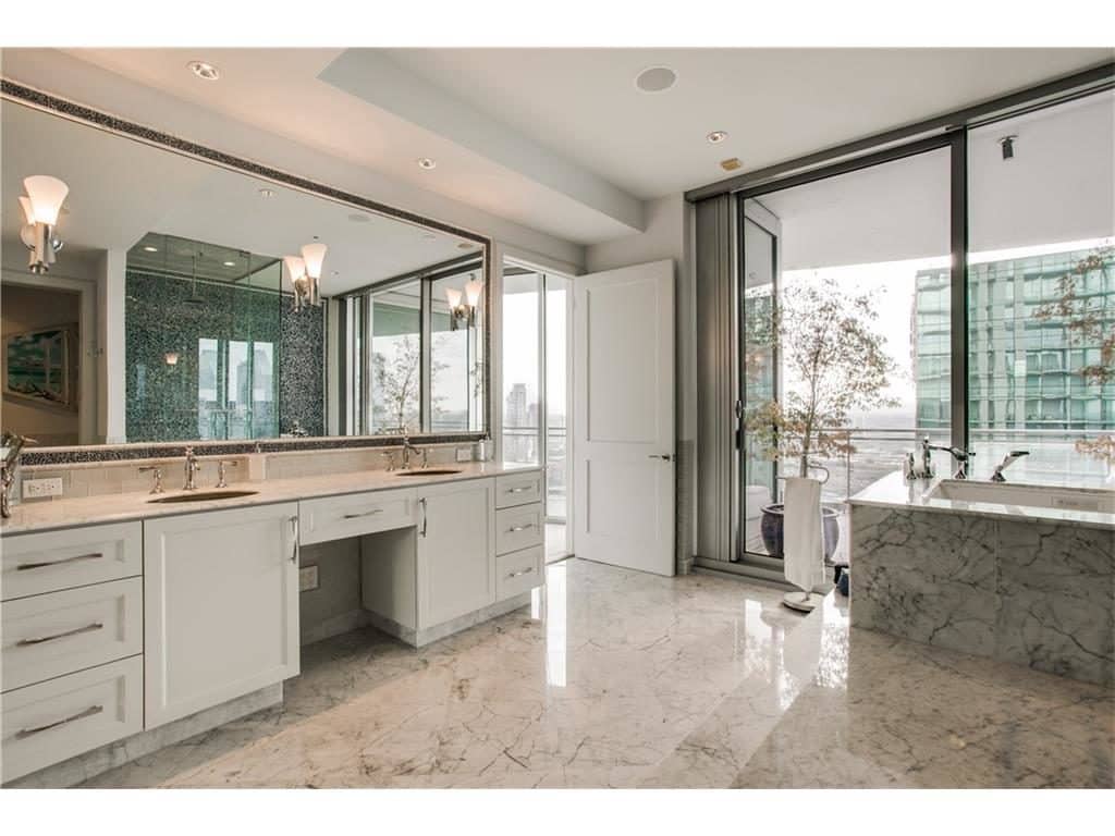 2900-McKinnon-2901-master-bath-2-1024x768