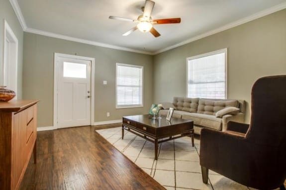 300-S-Montreal-Living-575x383