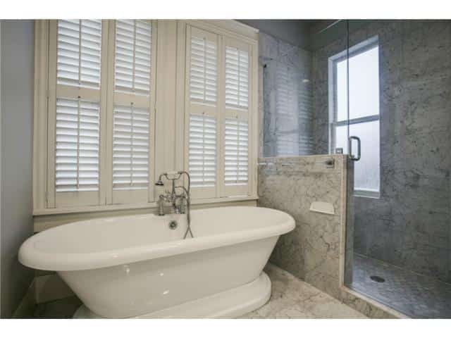 306-N.-Windomere-Master-Bath-Tub