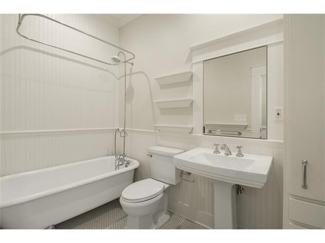 307-N.-Winnetka-Hall-Bath