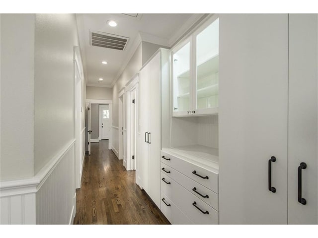 307-N.-Winnetka-Hallway-Storage