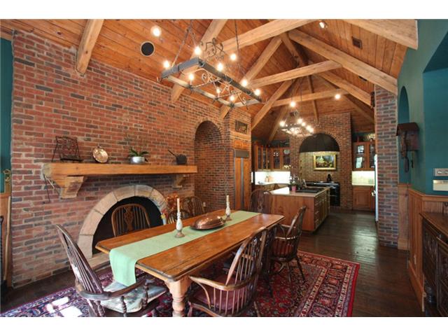 31-Stonebriar-Way-breakfast-room