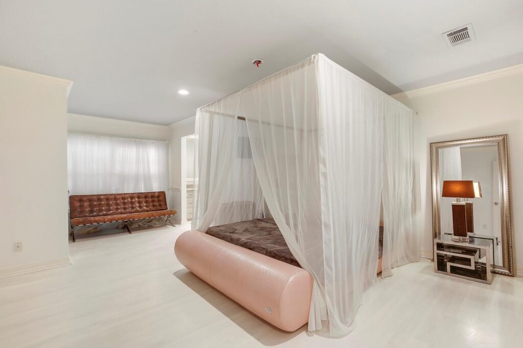 3102-Saint-Johns-ext-1024x681