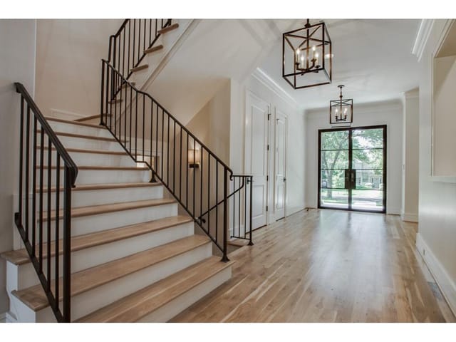 3108-Bryn-Mawr-Entry