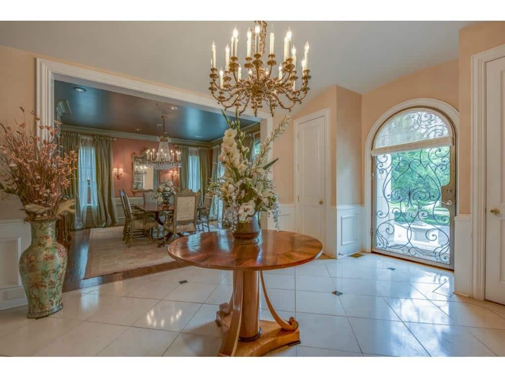 3116-Beverly-Drive-foyer-1024x768