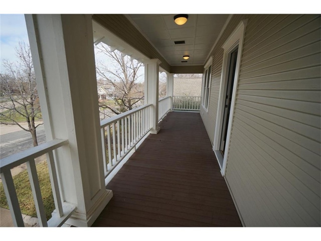 314-S.-Winnetka-Front-Balcony