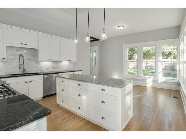 314-S.-Winnetka-Kitchen