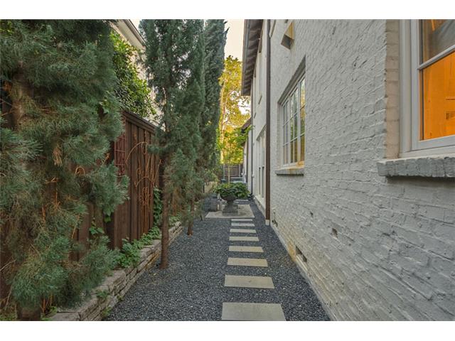 3141-Southwestern-side-yard