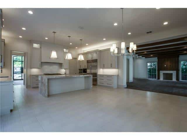 3216-Colgate-Breakfast-Kitchen-Family