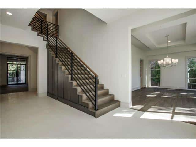 3216-Colgate-Entry