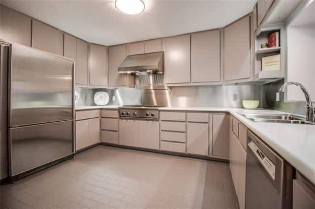 3220-Oliver-Ave.-Kitchen