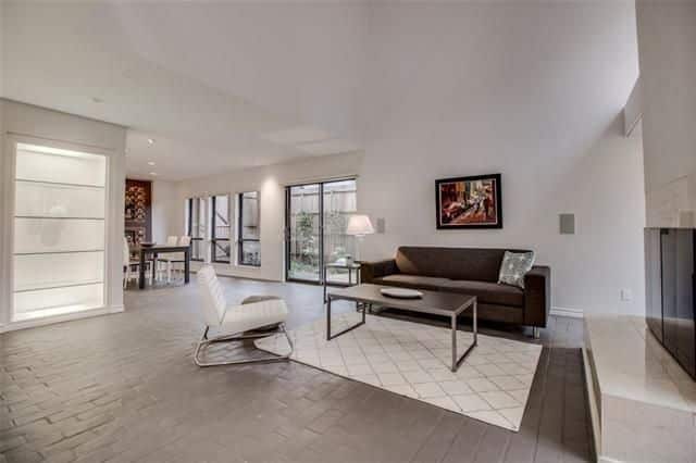 3220-Oliver-Ave.-Living-3
