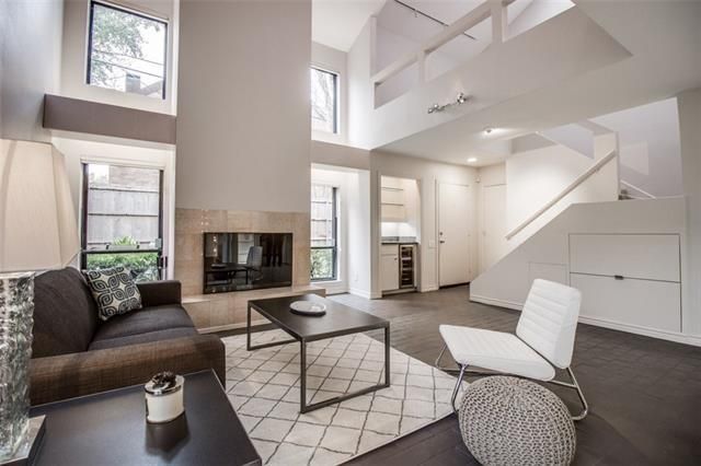 3220-Oliver-Ave.-Living