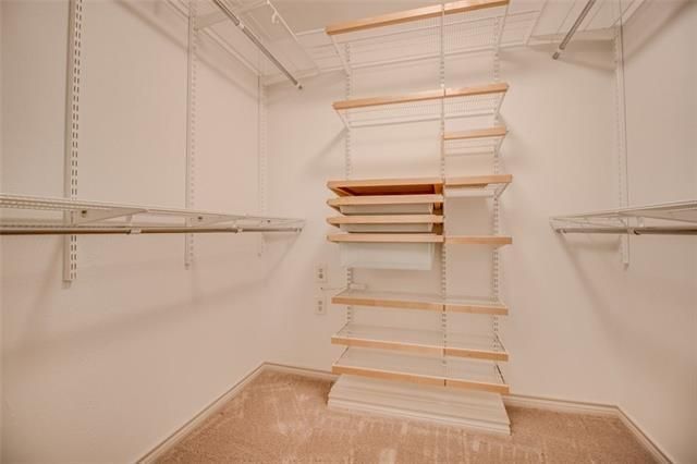 3220-Oliver-Ave.-Master-Closet
