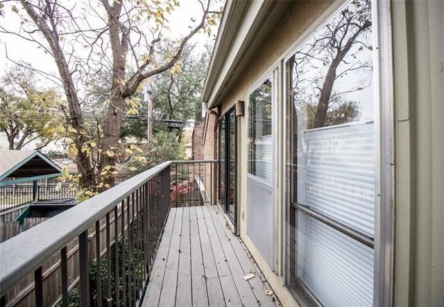 3220-Oliver-Ave.-balcony