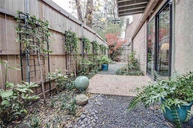 3220-Oliver-Ave.-side-yard-2