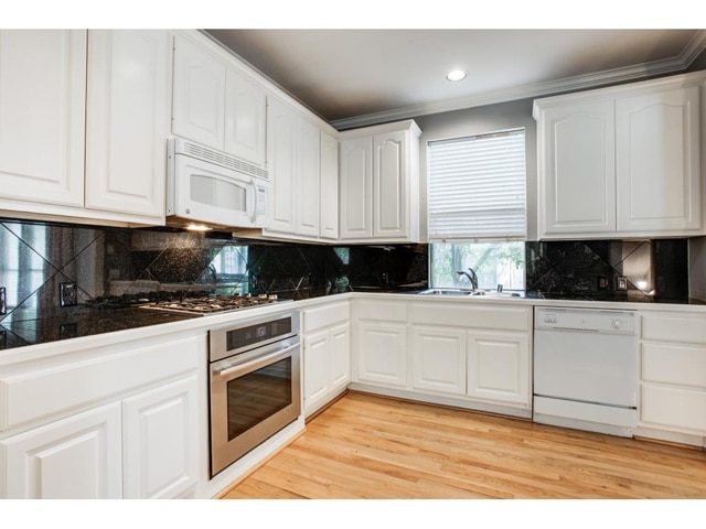 3308-Throckmorton-Kitchen