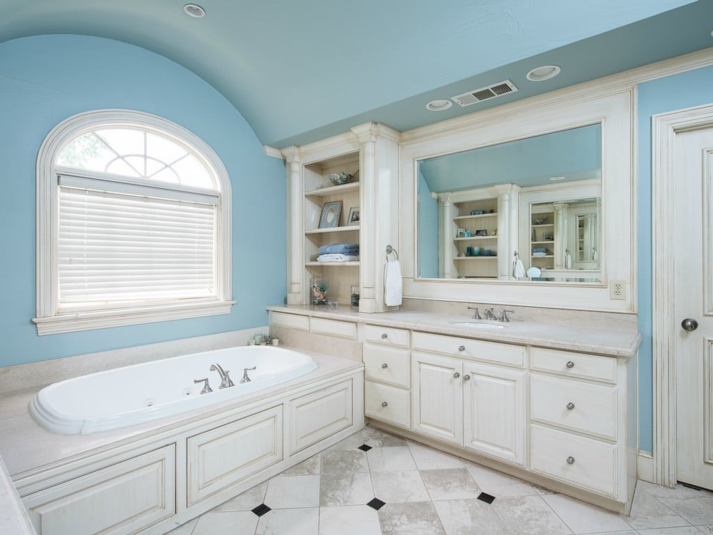 3325-Greenbrier-master-bath1-1024x768