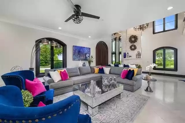 339-Town-East-Blvd-o