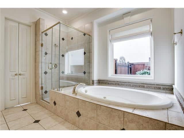 3416-Wentwood-masterbath2
