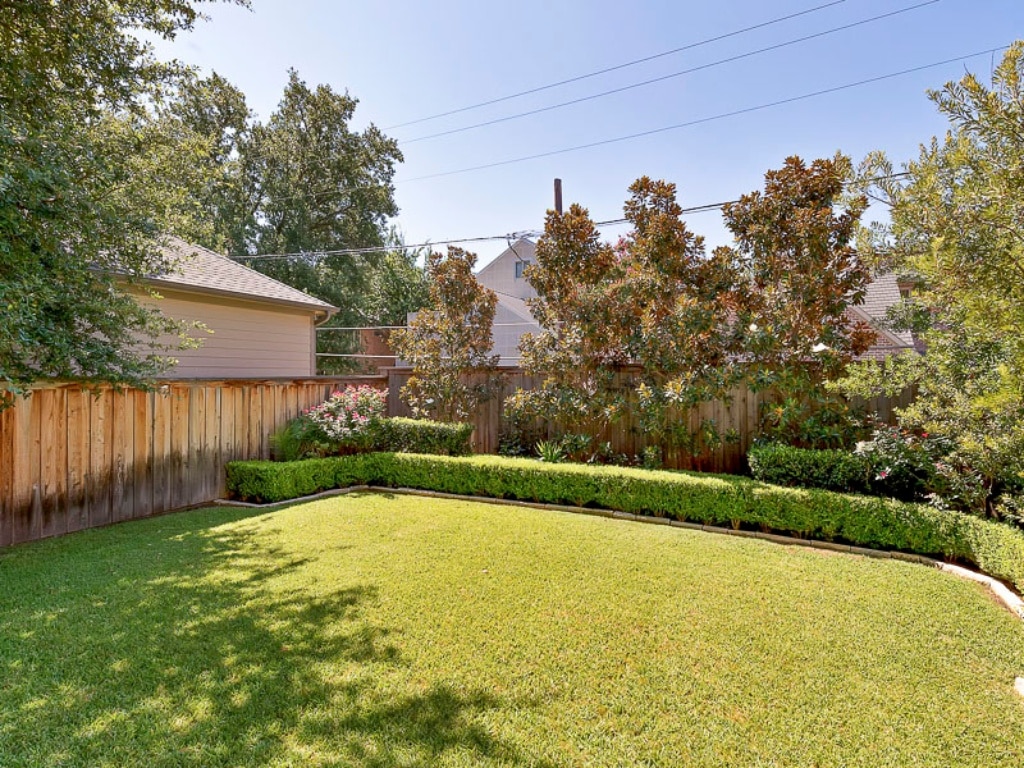 3417-Villanova-yard-2