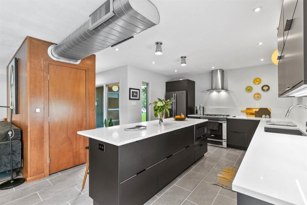 17-3717-Wedgway-Dr-Twilight-17-1024x683