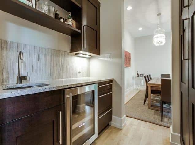 3618-N.-Fitzhugh-Bar