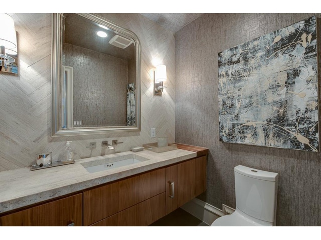 3625-Bryn-Mawr-Powder-Bath