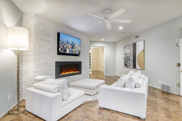 03_7_Kingsgate-Front-Door-Dusk-1103_mls