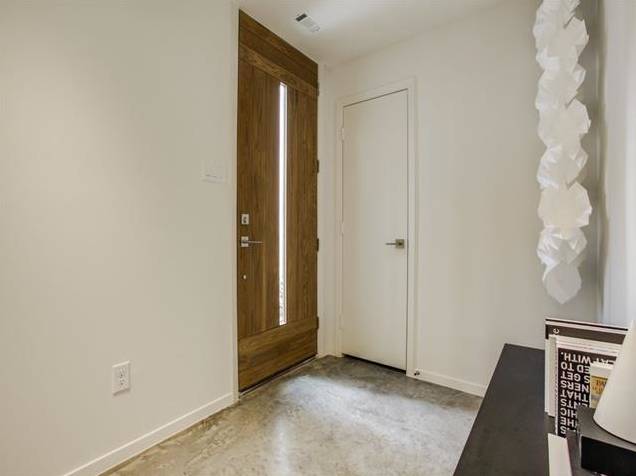 3710-Colvin-Court-Entry