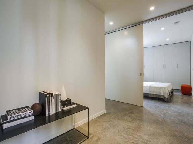 3710-Colvin-Court-hallway