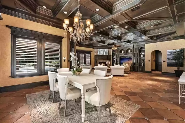 3716-N-White-Chapel-Blvd-6