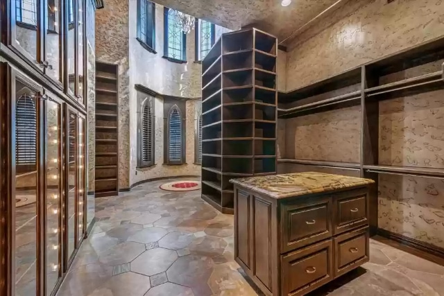 3716-N-White-Chapel-Blvd-6