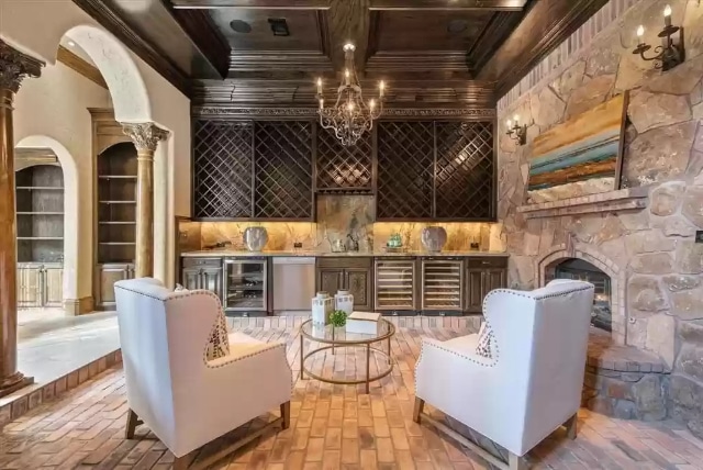 3716-N-White-Chapel-Blvd-2