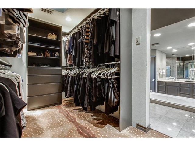 3730-Holland-Closet