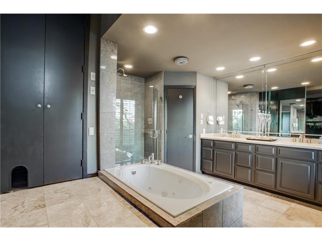 3730-Holland-Master-Bath