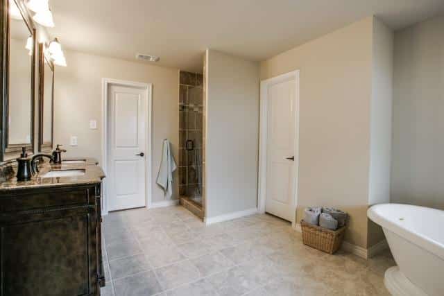 3747-Duchess-Master-Bath-2