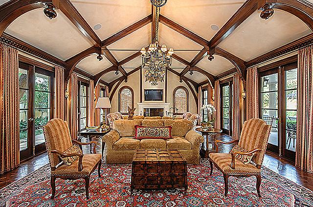 3800-Beverly-family-room1