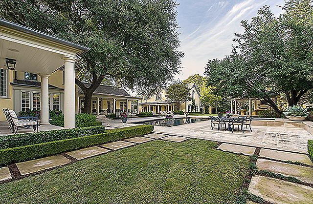 3800-Beverly-pool-and-carriage