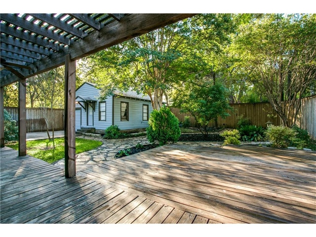 3820-Shorecrest-Backyard